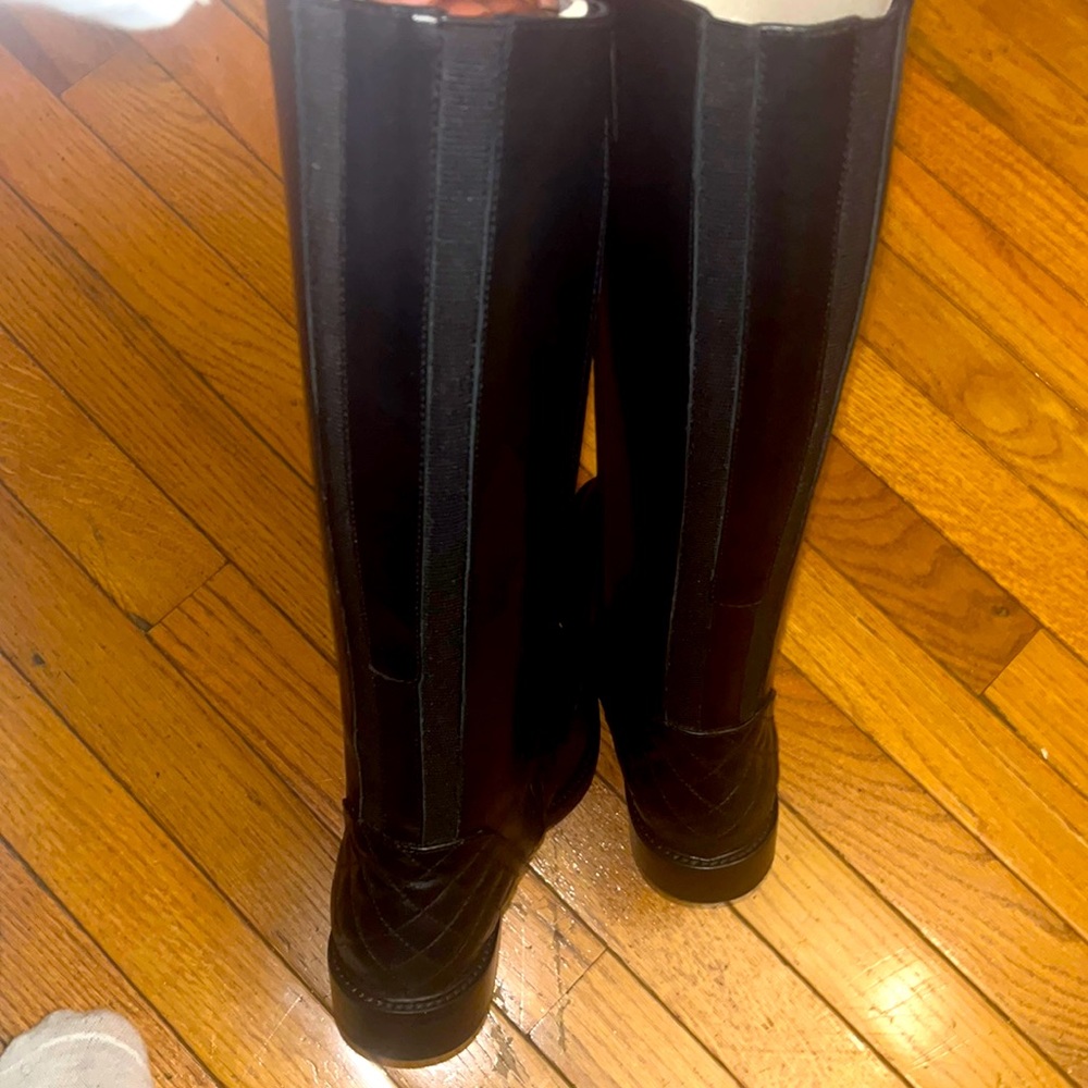 Women’s faux leather boots(brand new no tags ,never worn. )